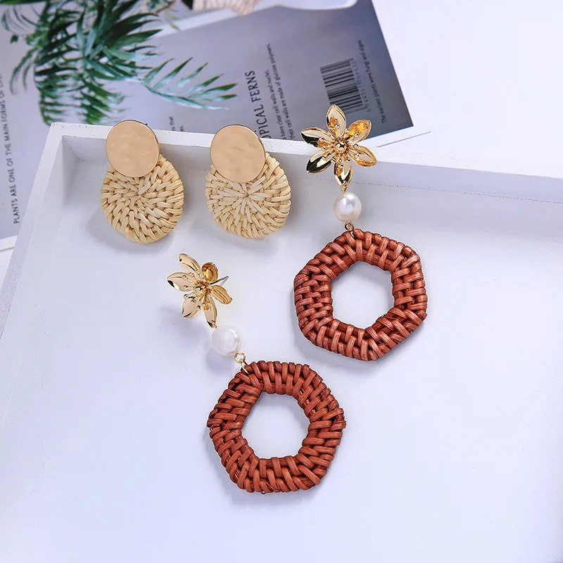 

Woman Hand-woven Geometric Eardrop Temperament European and American Seaside Holiday Wind Net Red Earrings Ed01950d