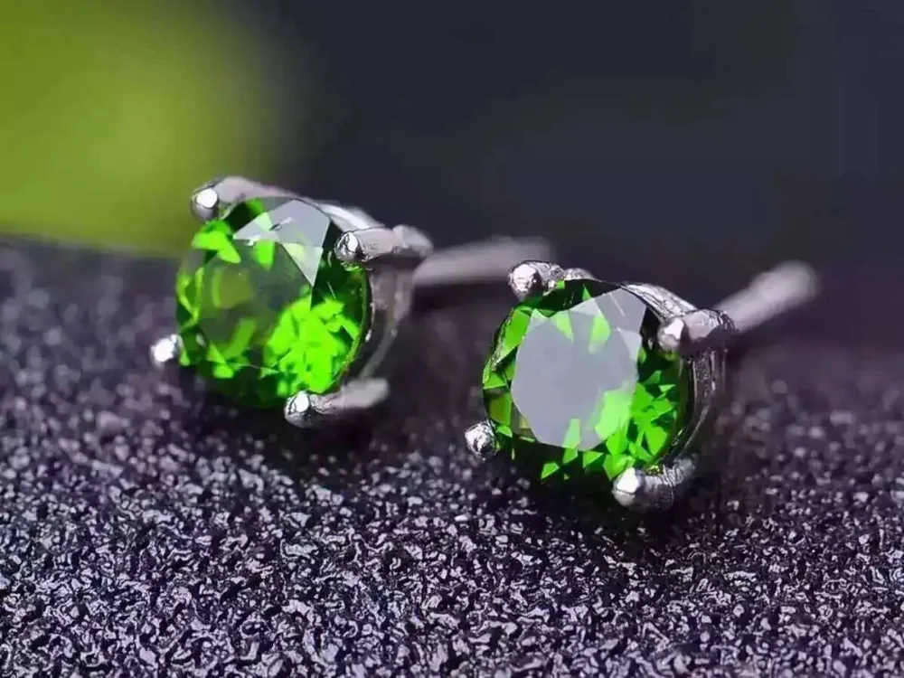 

natural green diopside gem stud earrings Natural gemstone earrings Elegant small compact round S925 silver women party jewelry