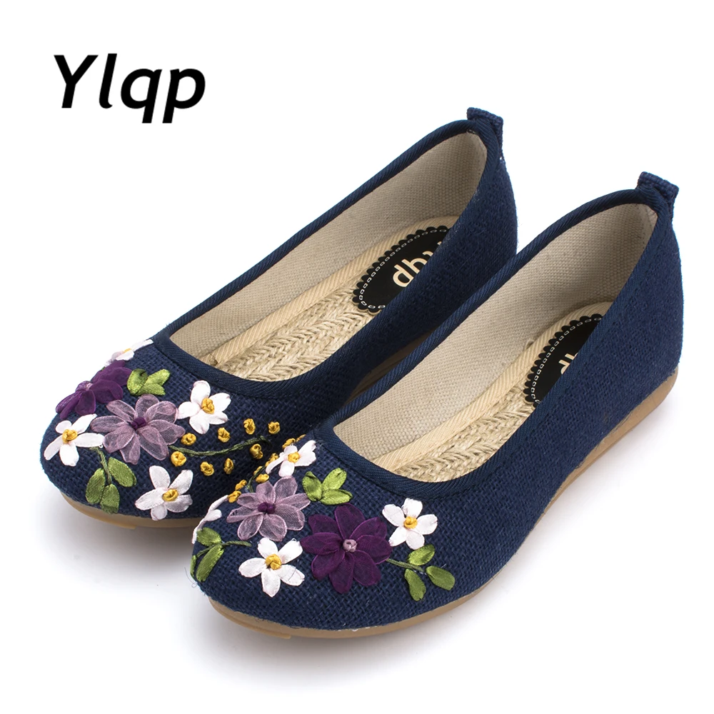 Beautiful Spring and Summer Shoes Cloth Shoes Folk Style Mother Shoes Women flats shoesin Women
