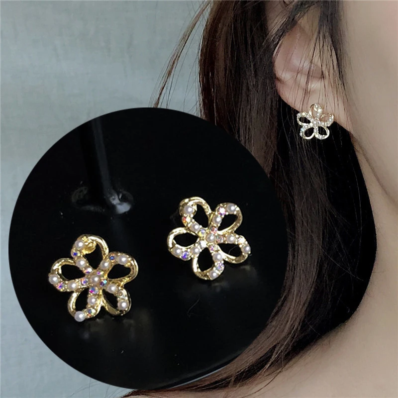 

2019 Fashion Women Earrings Cute Pearl Flower Stud Earrings For Women Jewelry Accessories Orecchini Brincos Pendientes Oorbellen