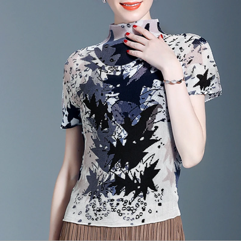 Miyake/ ; модная футболка с короткими рукавами и воротником-хомутом;
