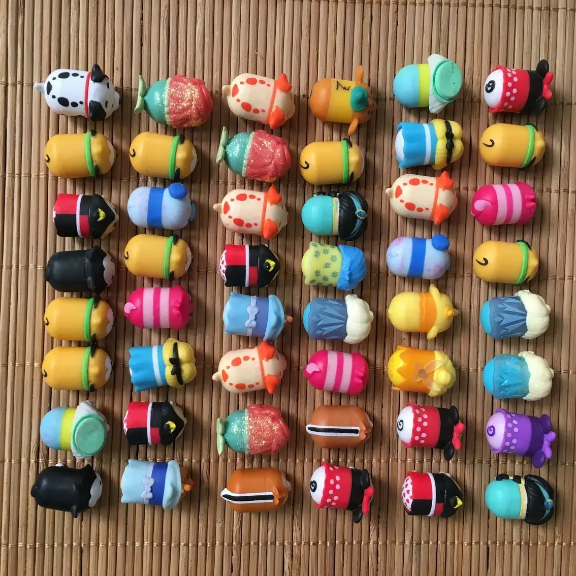 50 unids/lote 2 cm Tsum Donald Mickey Winnie Duck Juguetes Cute Elf muñeca baño juguete Juguetes para el regalo de Chirldren 50 unids/lote 2 cm Tsum Donald Mickey Winnie Duck Juguetes Cute Elf muñeca baño juguete Juguetes para el regalo de Chirldren