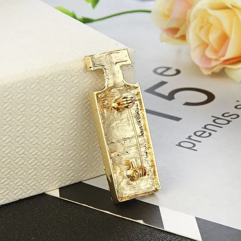 Fashion exquisite hollow full brooch brooch letter pin women's clothing jewelry hot sale Bridesmaid Rhinestone Party Bouquet Brooch Pin413