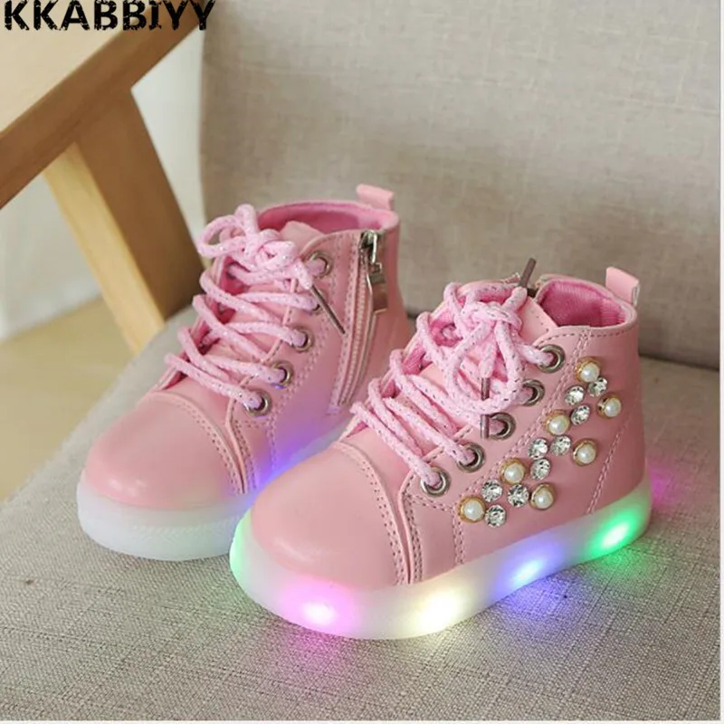 

2018 autumn and winter European Union fashion leisure lighting children's shoes diamond pearl LED luminous soft bottom shoes