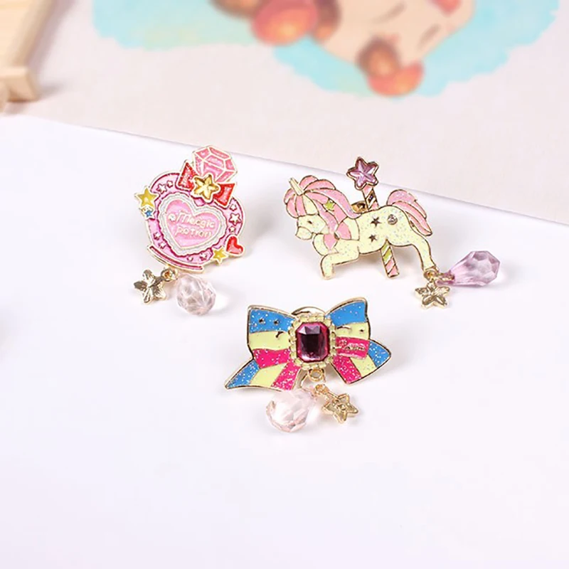 Cute Badge Unicorn Party Horse Tie Cake Wing Moon Bowknot Moon Star Heart Cool Summer Enamel Metal Brooch Pins Jeans Button