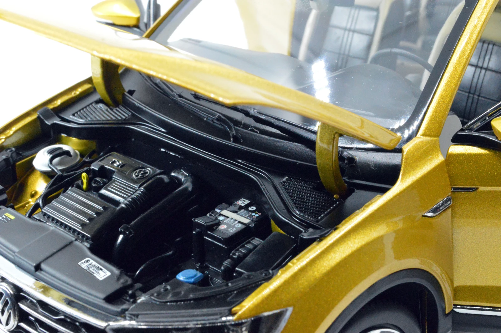 1/18 1:18 весы VW T Roc 2018 Желтое Золото Топ статическое моделирование литье под