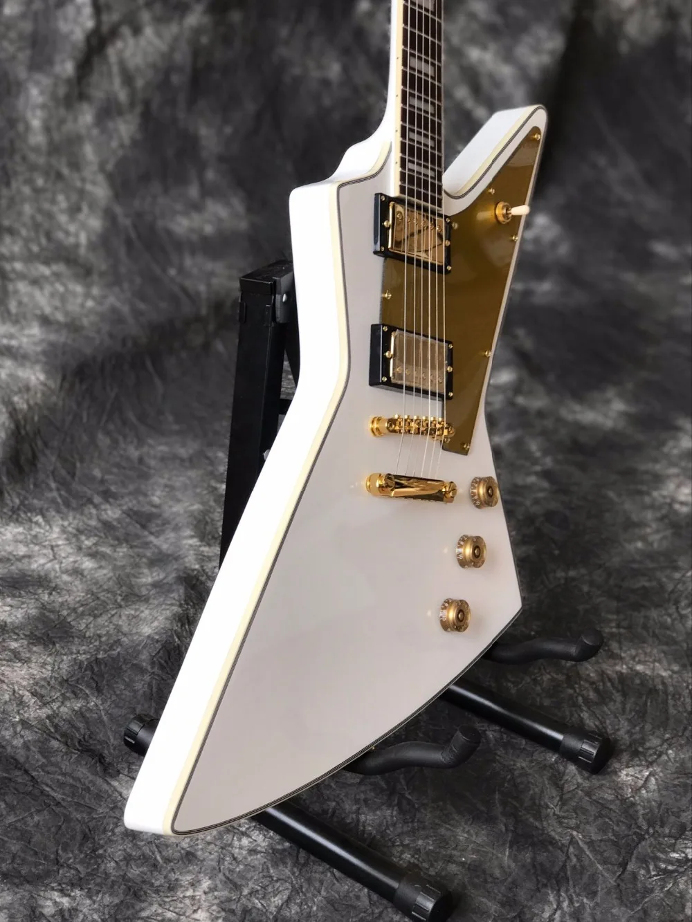 

Vicers Wholesale custom guitar white Explorer electric guitar