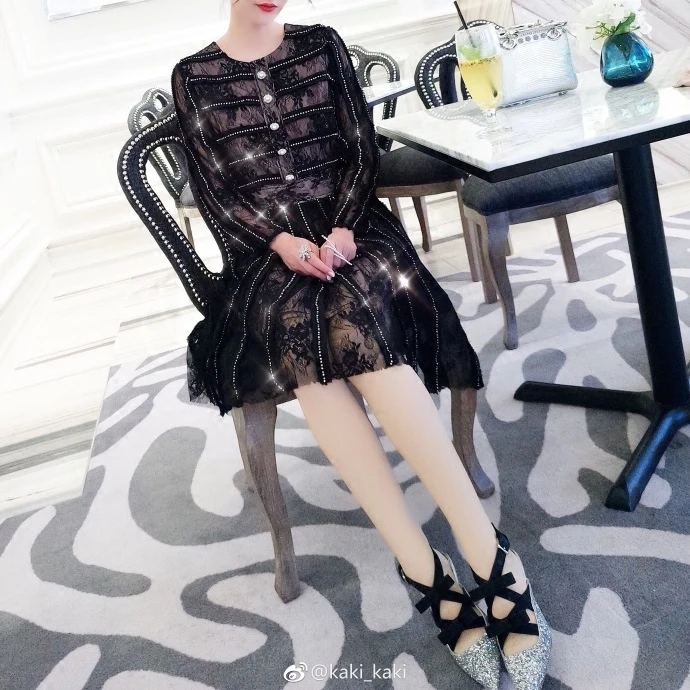 Женское модельное дизайнерское платье роскошное ажурное кружевное с бусинами и