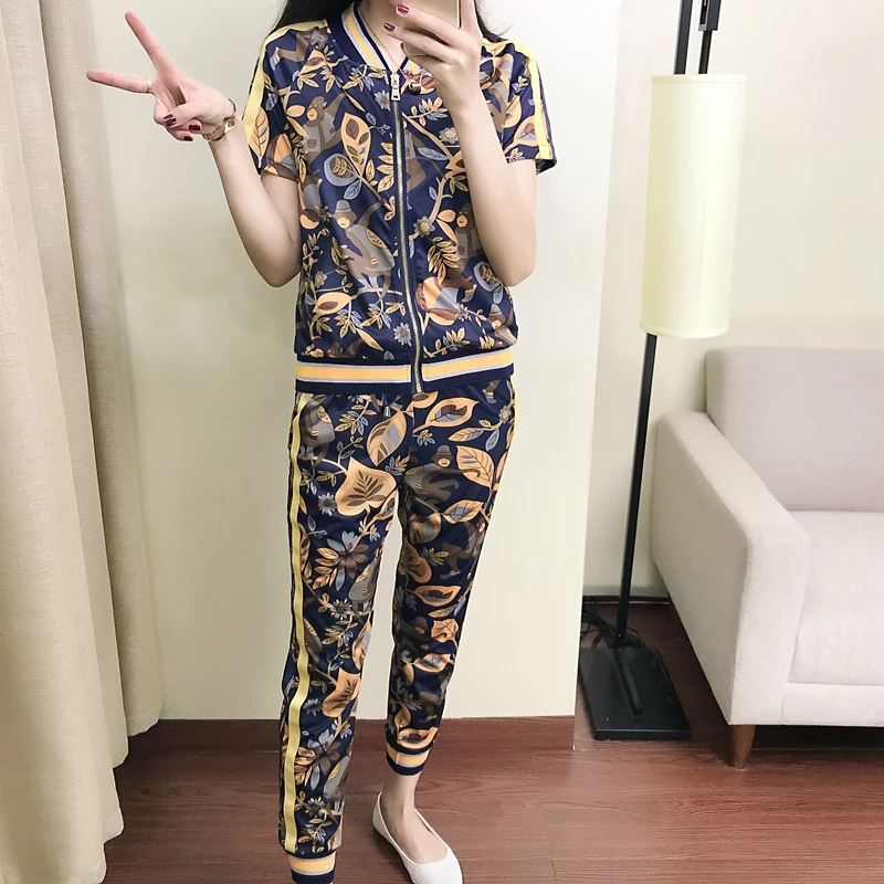 tracksuit for women 2018 spring women's Retro printing two-piece sets European female luxury palace print crops tops+pants suits