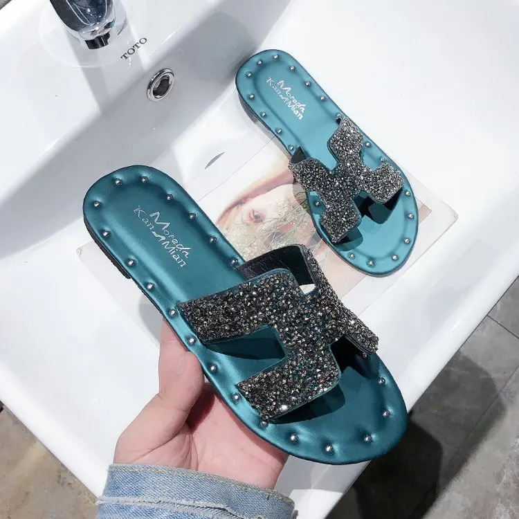 

Net red slippers women wear 2019 spring new Korean version of wild fashion rhinestones word flat flat slippers tide