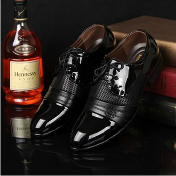 COSIDRAM/дышащая мужская официальная обувь с перфорацией; мужские туфли-оксфорды из лакированной кожи с острым носком; модельные туфли; деловые RME-303 - Цвет: Черный