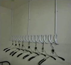 Spring condole hang clothing display shelf on the wall side is hanging clothes rack Black and white spiral hanging shelf