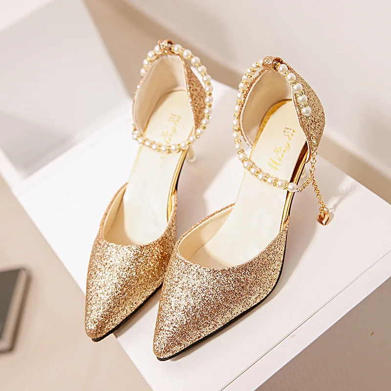 

Tip-top thin-heeled hollow Korean version of Baitao sequined footrings with a word-clasped beads of women and sandals