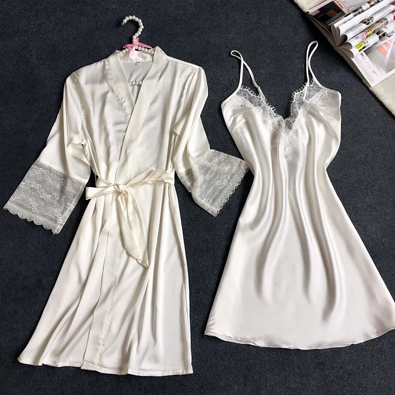 халат кимоно laete. лекало шелкового халата. пеньюар женский шелк на вешалке. сшить халат. твинсет халат кимоно.