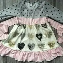 Модное милое платье с длинными рукавами и сердечками для маленьких девочек; сезон осень; платья с полосками в горошек; Эксклюзивная детская одежда; gxj