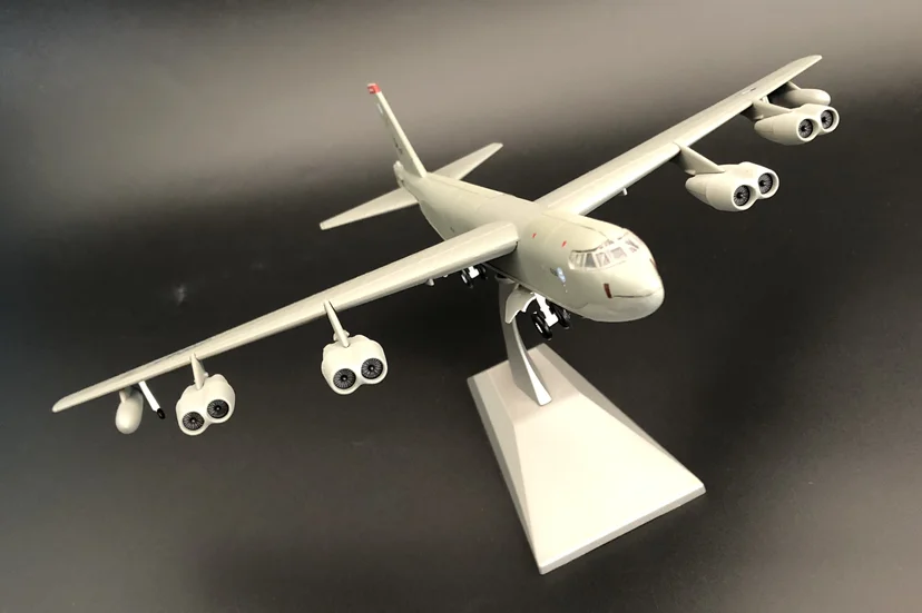  WLTK 1/200 Scale Military Model Toys B-52 Stratofortress Strategic Bomber Diecast Metal Plane Model
