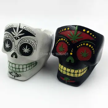 

Skeleton modeling ceniceros cendrier, cigarette smoking weed cigarette ash unique appearance, creative personality free delivery