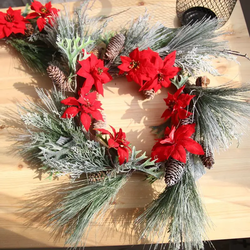 

Christmas wreaths Christmas decorations Christmas tree sprinkles snow to decorate the fake wedding flowers