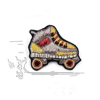 

Spiritual golden roller skates brooch Indian silk hand-embroidered sports badge