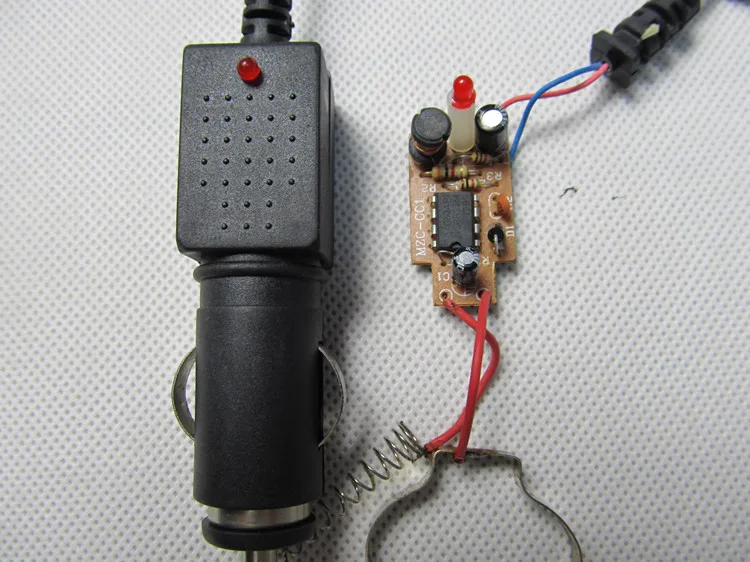 NEW Free shppiing Flashlight Car Charger 18650 Battery Charger Car Charger Flashlight Accessories