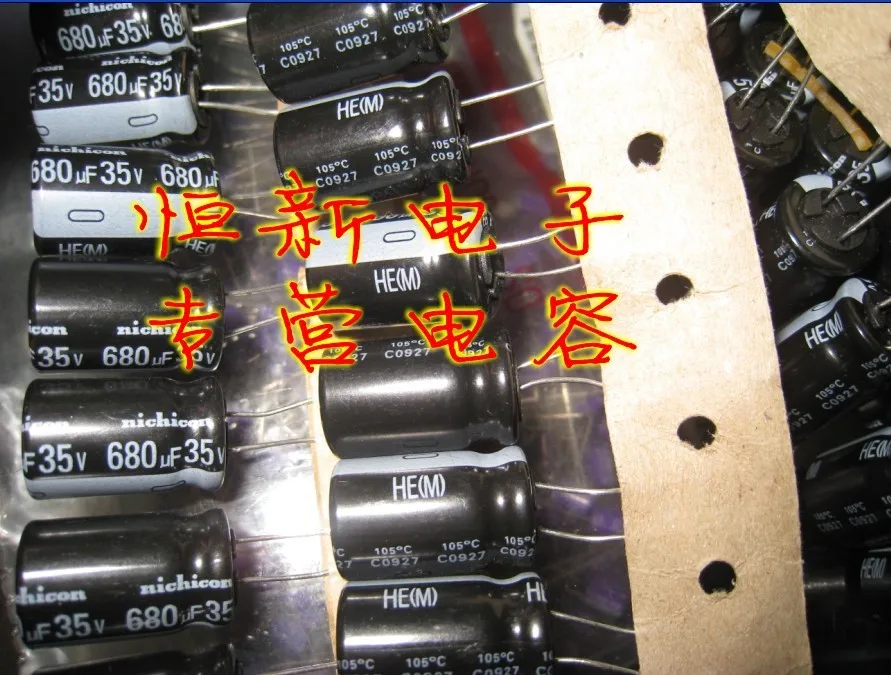 Condensatori Nichicon PW 680uF 35V - Bassa Impedenza, Lunga Durata (Made In Japan)