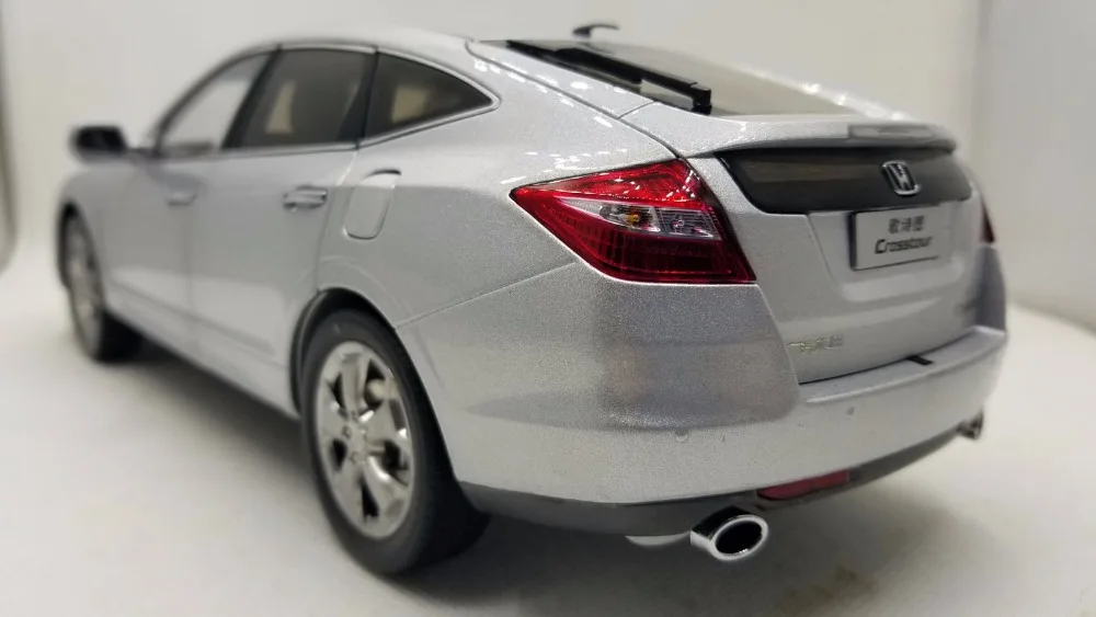 1:18 литая под давлением модель для Honda Crosstour 2011 серебро Sportback редкий сплав игрушечный автомобиль миниатюрная коллекция подарки Accord