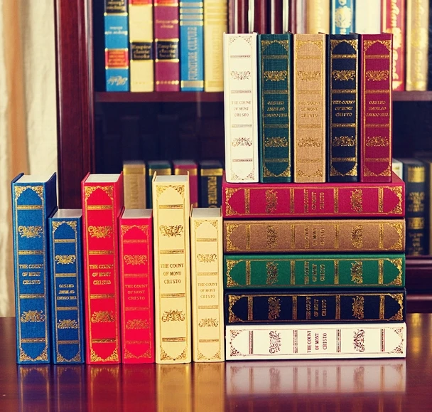Nep boeken Antieke Boeken Lot van vier, Fotografie props boekenkast ... Nep boeken Antieke Boeken Lot van vier, Fotografie props boekenkast ...