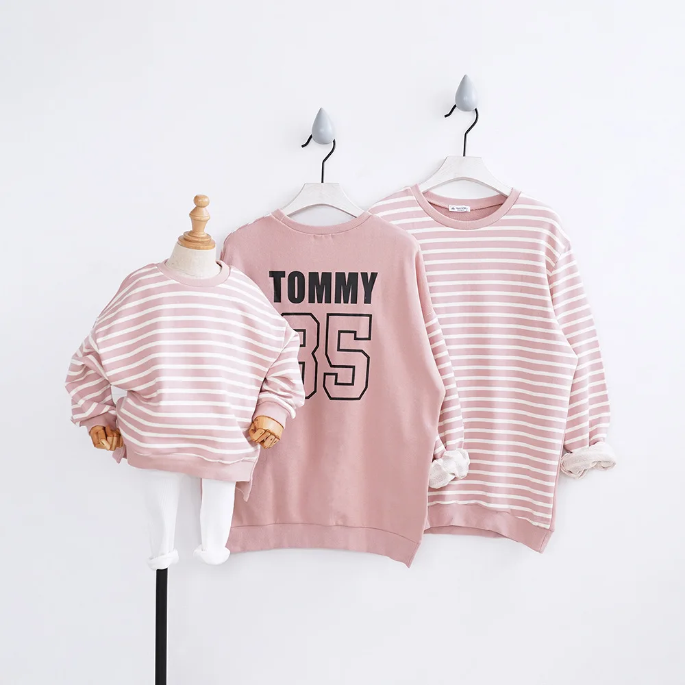 Комплект одинаковой одежды для семьи с принтом «Tommee»; свитер в полоску; одежда для всей семьи; свитшоты для мамы, папы и сына; одежда для мамы и ребенка; одежда для детей