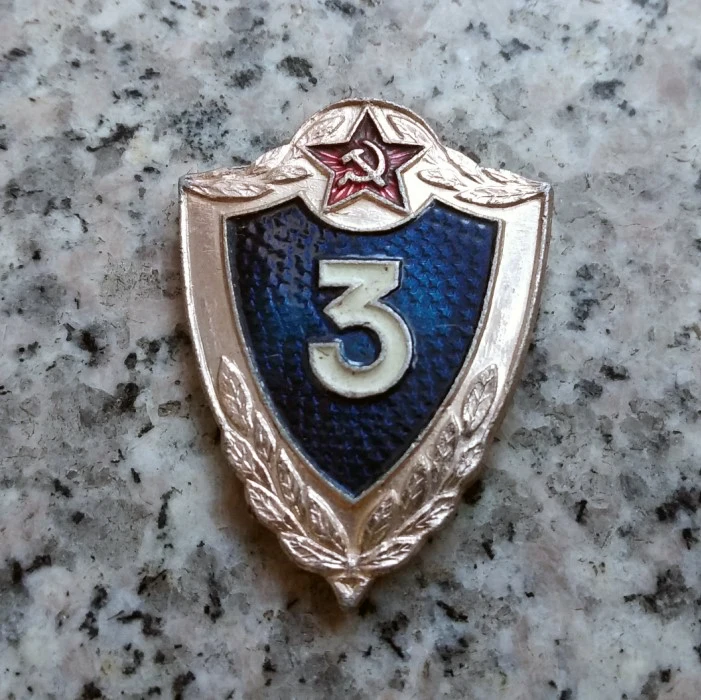 

Russia USSR Badge Lapel Pins Medal Vintage Antique Classics Retro metal Souvenir collection the Soviet Union Soldier Three level