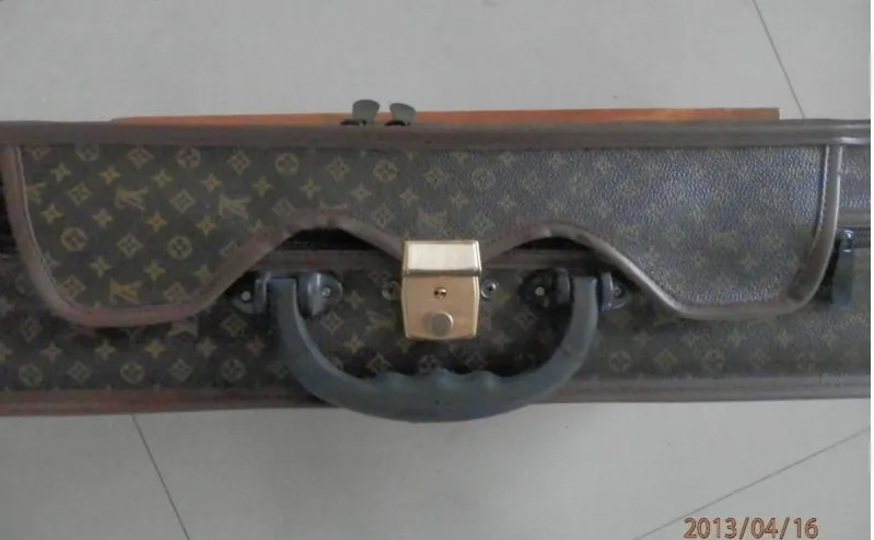 

Violin case ------Dark Color New & Nice violin case 4/4 Strong , Light and durable
