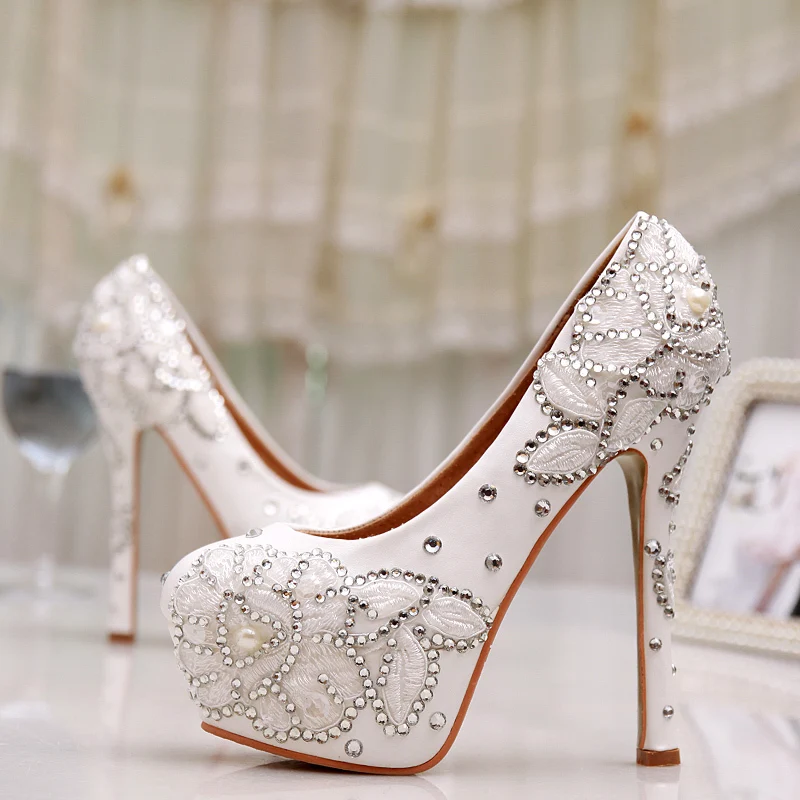 Туфли невесты. Шикарные свадебные туфли. Свадебный туфли каблуками. Свадебные туфли bigtree. Свадебные туфли.