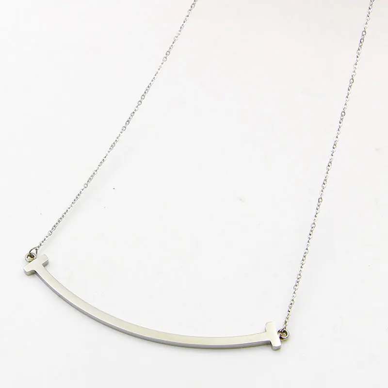 Hot Sell Top quality Titanium Steel Beautiful Smile Shape Chain Pendant Necklace Present Fashion Jewelry For Women Gift