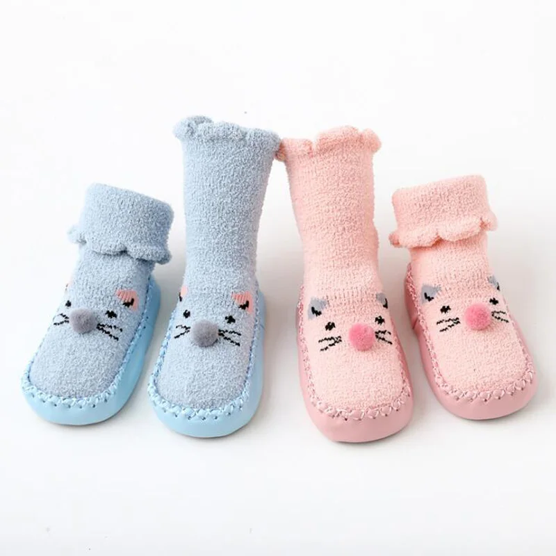 Новые детские носки-тапочки коралловые бархатные осенне-зимние утепленные носки с манжетами, ранее обучение, детские носки
