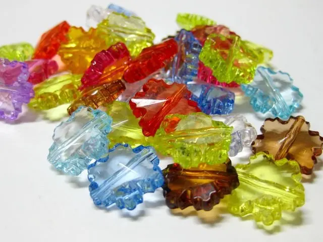 

100 Mixed Colour Transparent Acrylic Snowflake Flower Charm Beads 15mm
