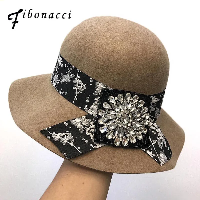 

Fibonacci Autumn Winter Female Fedoras Wave Brim Bucket Rhinestone Floral Wool Felt Women Hats Fashion Elegant Fedora Hat