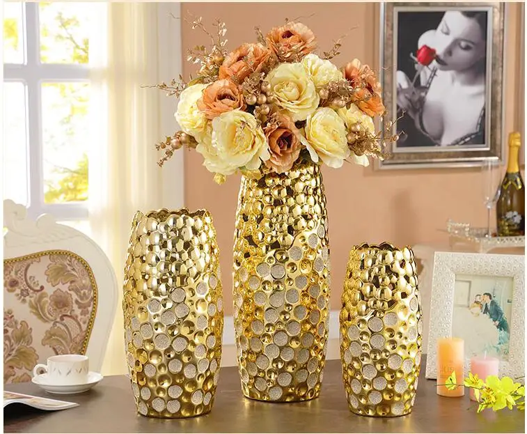 

The ground white contracted fashion European contemporary sitting room is placed big vase