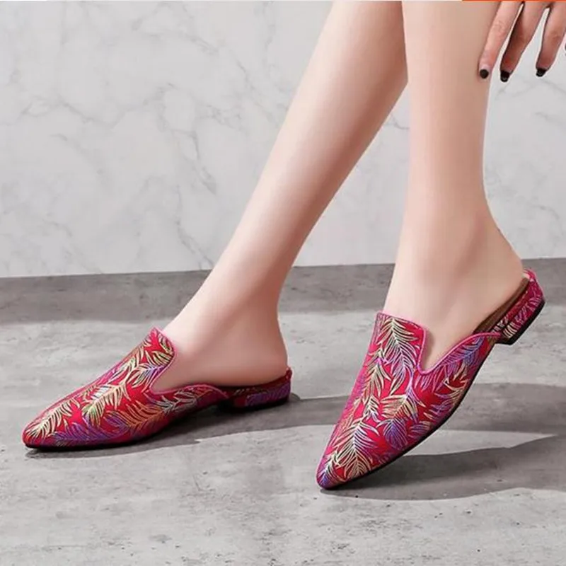 

Fashion retro pointed print sheepskin sandals Large size 42 43 embroidered slippers Low-heeled Women's shoes Slides