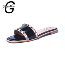 GENSHUO Frauen Hausschuhe Neue Sommer Schwarz Niet Gleitet Sandalen 2017 Mode Lässig Badesandalen Für Damen Neue Ankunft Flache Schuhe