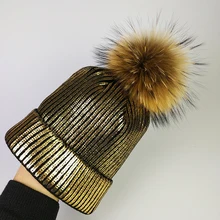 Шапка с помпоном из натурального меха зимняя женская шапка вязаные шапочки из меха енота теплые наушники со стразами шапка разноцветная Кепка