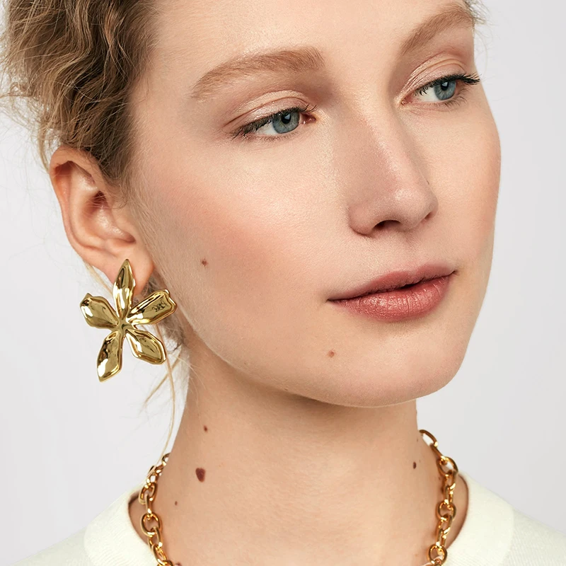 

Dvacaman Bohemian Big Metal Flower Stud Earrings for Women Ethnic Gold Color Maxi Floral Statement Earrings Wedding Jewelry AB36