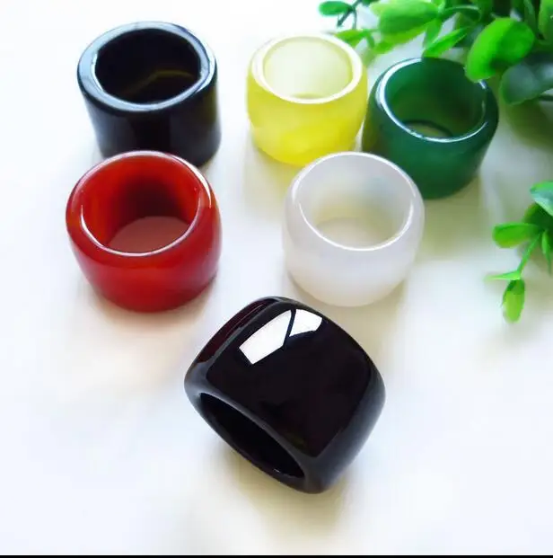 

Natural red agate straight finger green green black and white yellow ring fashion jade large ring male 12#