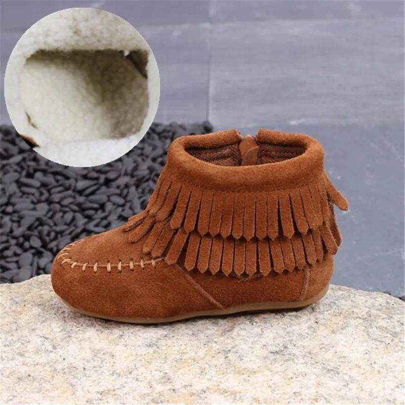 Brown with plush Новинка; сезон весна-осень; Детские ботильоны из натуральной кожи на низком каблуке; модные ботинки с бахромой; зимние ботинки для девочек; 018 - Цвет: Brown with plush