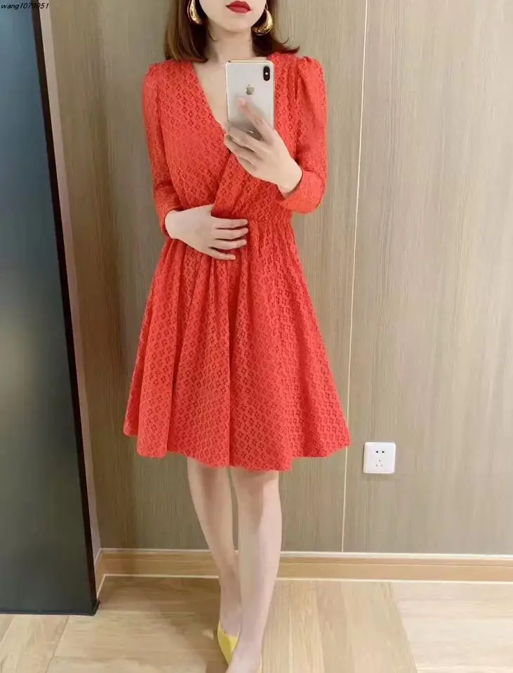 In the summer of the new v-neck lace dress elegant sweet waist nine points sleeve dress
