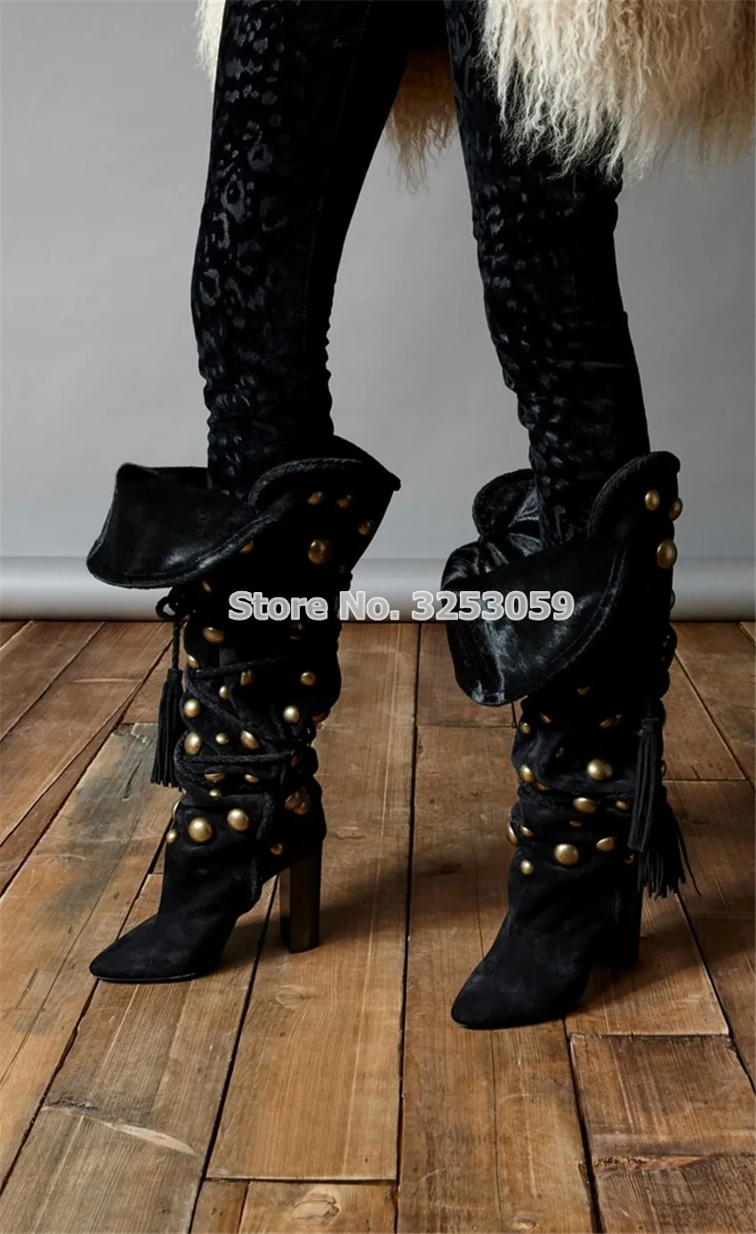 ALMUDENA/Сапоги до колена на массивном каблуке с золотыми металлическими пуговицами; черные замшевые высокие сапоги с бахромой и металлическими украшениями; обувь с кисточками на шнуровке