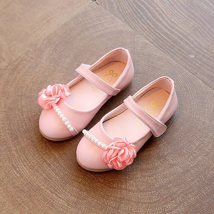 Обувь для девочек; модные маленькие кожаные туфли; детская обувь принцессы с квадратным носком, украшенная цветами и жемчугом; детская обувь; модная обувь для вечеринок