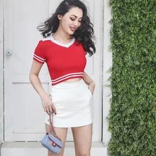 Летняя консервативный стиль короткая трикотажная одежда для женщин тонкий дышащий Низкий вырез Тип Полосатый резьбовой хлопковый топ контрастного цвета
