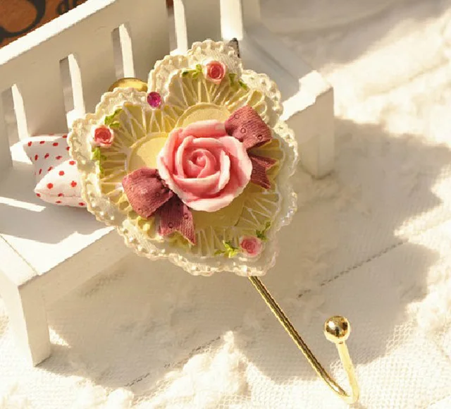 

Christmas Childen Gift Resin Coat Hanger Hooks Children Room Love style (Total length: 115mm)