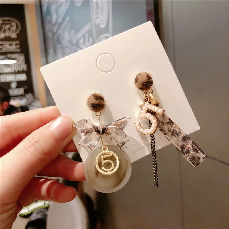 

Korea Handmade Number 5 Leopard Asymmetry Pearl Women Drop Earrings Dangle Earrings Fashion Jewelry Accessories-QQD5