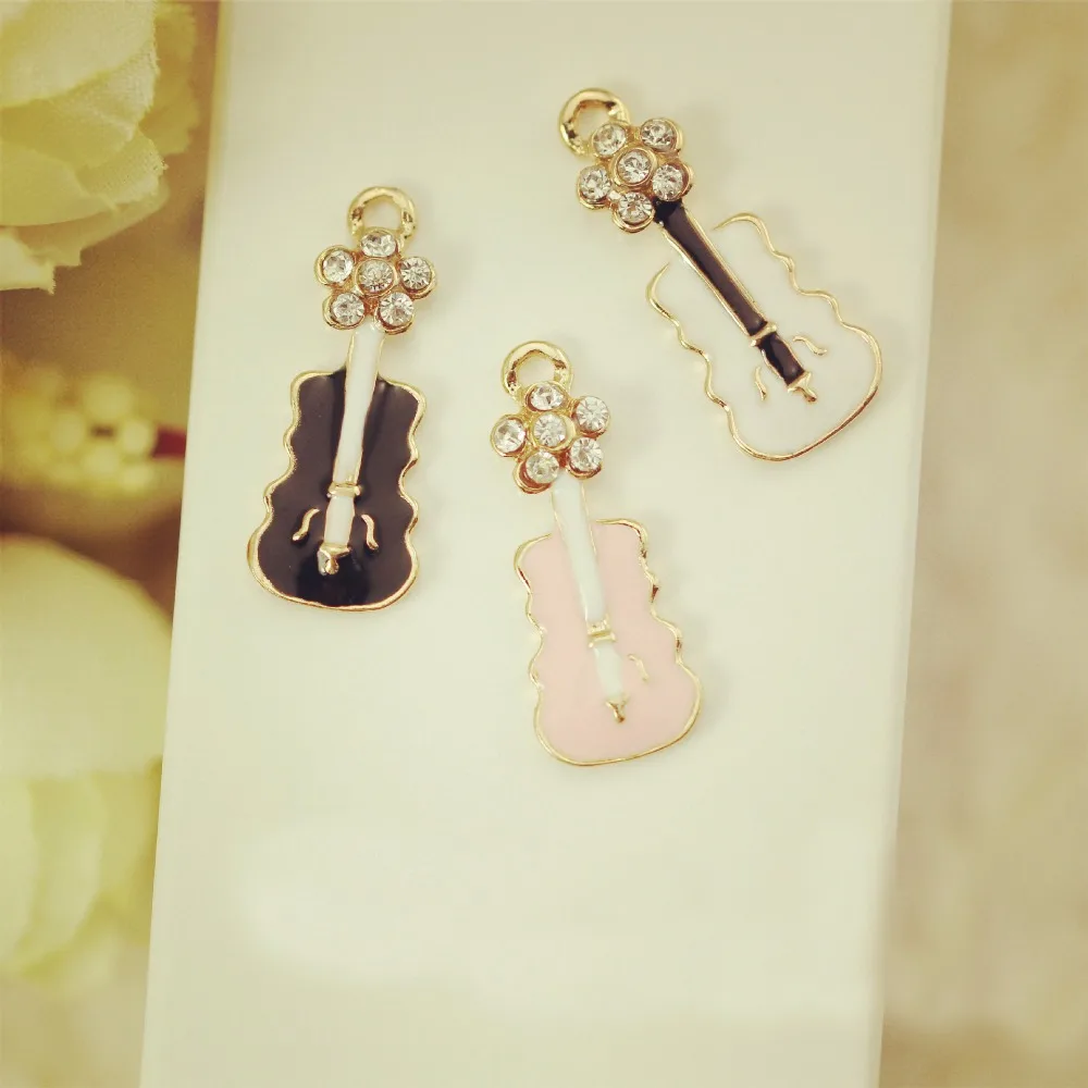 

DIY Fashion charm bracelet gifts Violin guitar metal charms for jewelry making Pendant floating charm Key Chains as Accessories