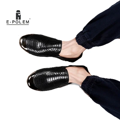 

2018 Autumn And Winter New Men's Leather Large Size Casual Shoes Breathable Patent Leather A Pedal Retro Shoes